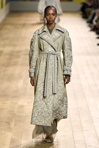 Look 28